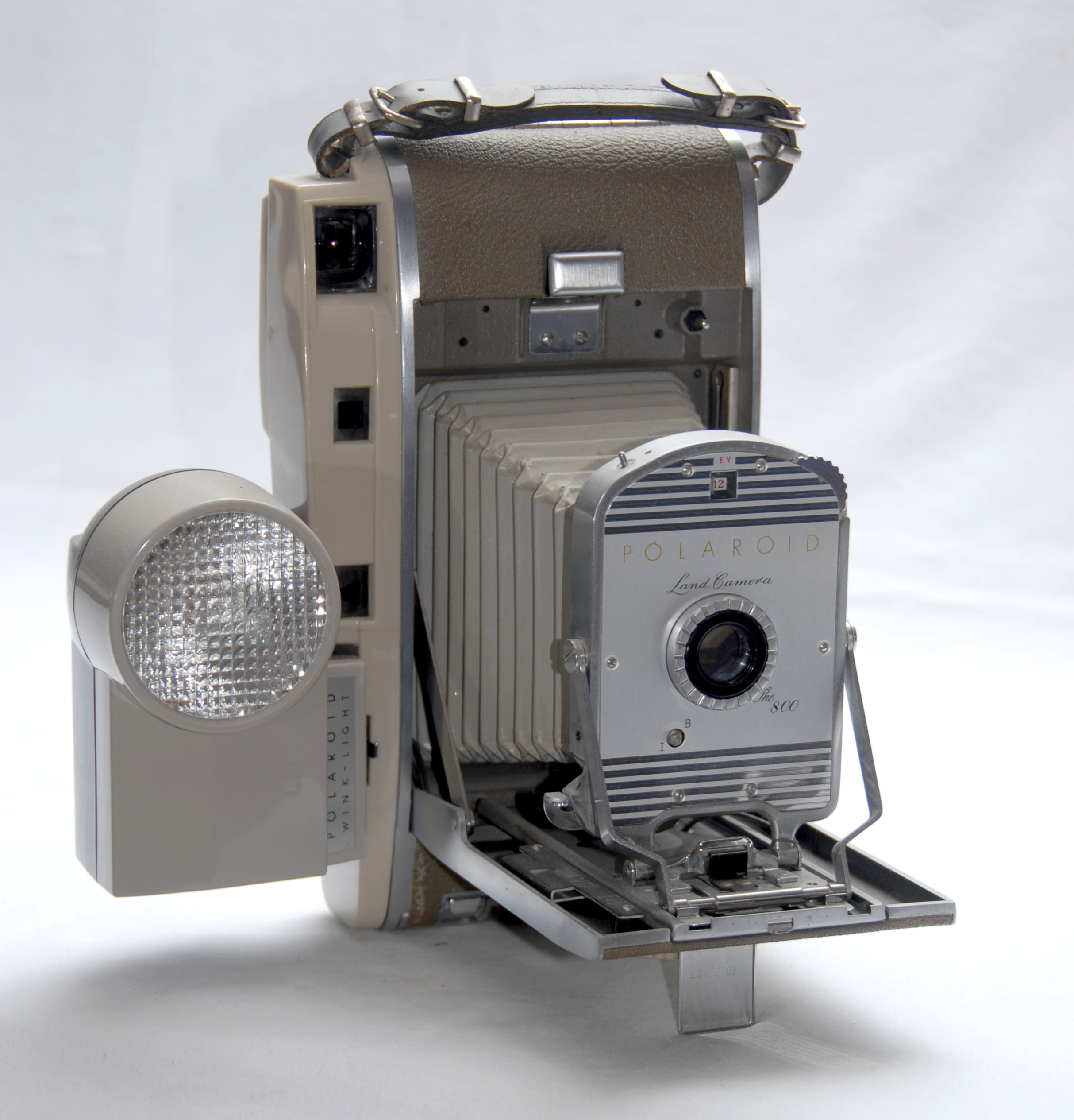 POLAROID The 800